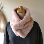 ラビットエコファー[スモークピンク]とキャメルボアのネックウォーマー 　