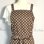 バッククロス エプロン・かわいい花柄・チョコレートブラウン