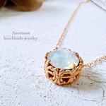 【フルール・ド・リス 14kgf製ネックレス】ホワイトオパール/エアブルーオパールスワロフスキー