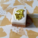 イチョウの葉にのるりすの消しゴムはんこ