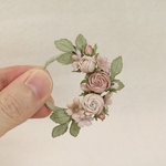 布花 小さな布花薔薇のリースネックレス　499
