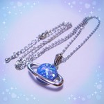 土星ネックレス　キラキラブルードーム　サターンペンダント　青