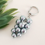 コットンパールの銀のぶどう・キーホルダー/バッグチャーム（シルバー金具）