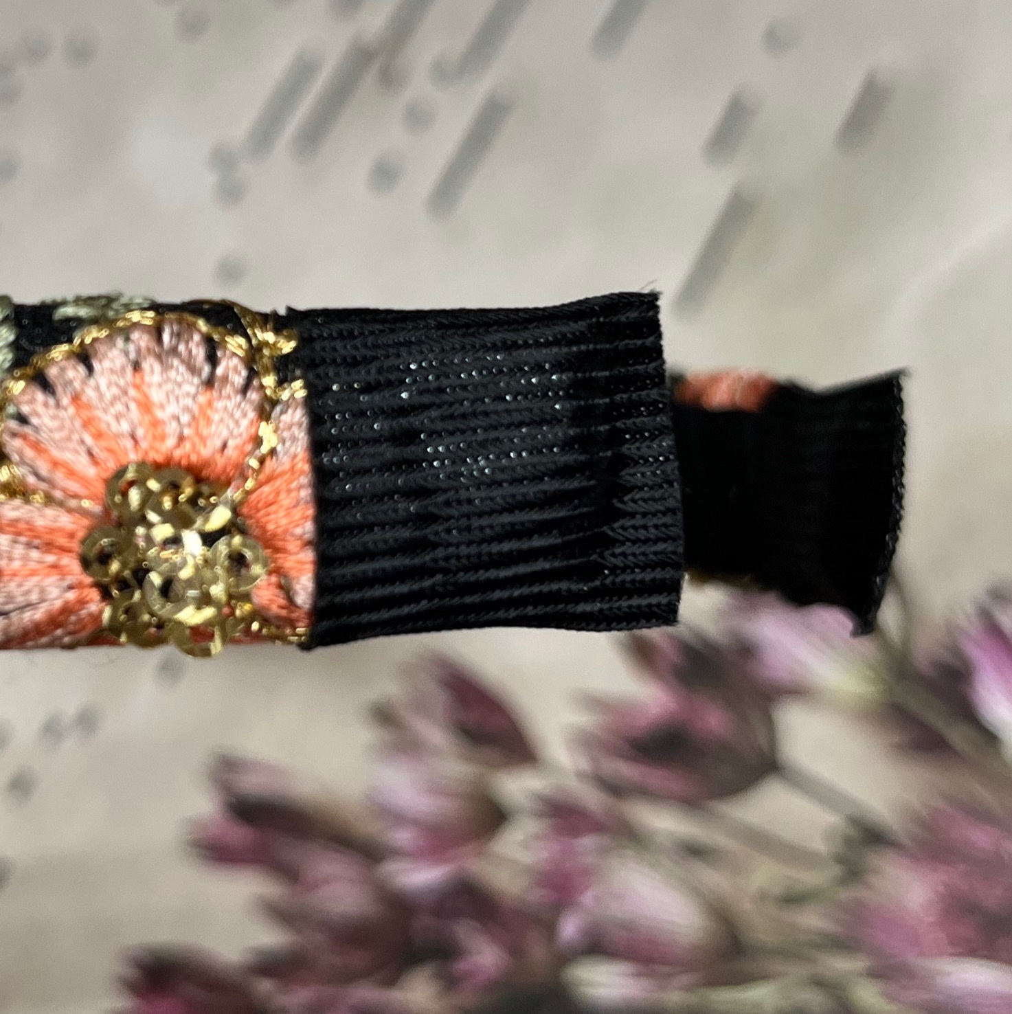 花柄刺繍が綺麗可愛い♡オレンジフラワーの刺繍カチューシャ♡ブラック ...