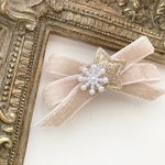 再販⭐️クリスマス⭐️バッグに付けても⭐️出産祝い♡大人気♡高級ベロアラメ入りピンクリボン♡雪の結晶❄️ハーフバースデーにも♡星☆蝶ネクタイにも♡おめかしりぼんベビークリップ（滑り止め付き）♡１点