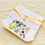 再販 刺繍 小さな ビオラ 巾着 ポーチ ＜黄色いリボン＞