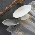 久々入荷!!アンティーク調ブリキスタンド・ホワイトM（インテリア雑貨・リース・スワッグ・キャンドルスタンド）