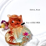 【ちょっと訳アリB品】紅葉狩りを楽しむ🍁モミにゃんミニキーホルダー🍄(紫) 送料無料 レジン じゃれ猫