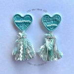 〈heart tassel (skyblue)〉刺繍ピアス・イヤリング