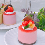 さくらんぼムースケーキ　メモスタンド　 フェイクスイーツ☆ スイーツデコ ☆クレイケーキ☆メモススタンド☆チェリー☆ムース☆クレイケーキ