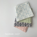 小さくて便利なダブルガーゼハーフハンカチ　タイニーサントブラック×ライトブルー