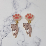 【樹脂ピアス】ぶら下がり猫