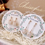 クリスマス限定ギフトセット(アイスホワイト)🎁petit cadeauオーナメントピアス＆小さなプレゼントピアス