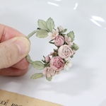 布花 小さな布花薔薇のリースブローチ　501