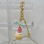いちごのカップケーキバックチャーム