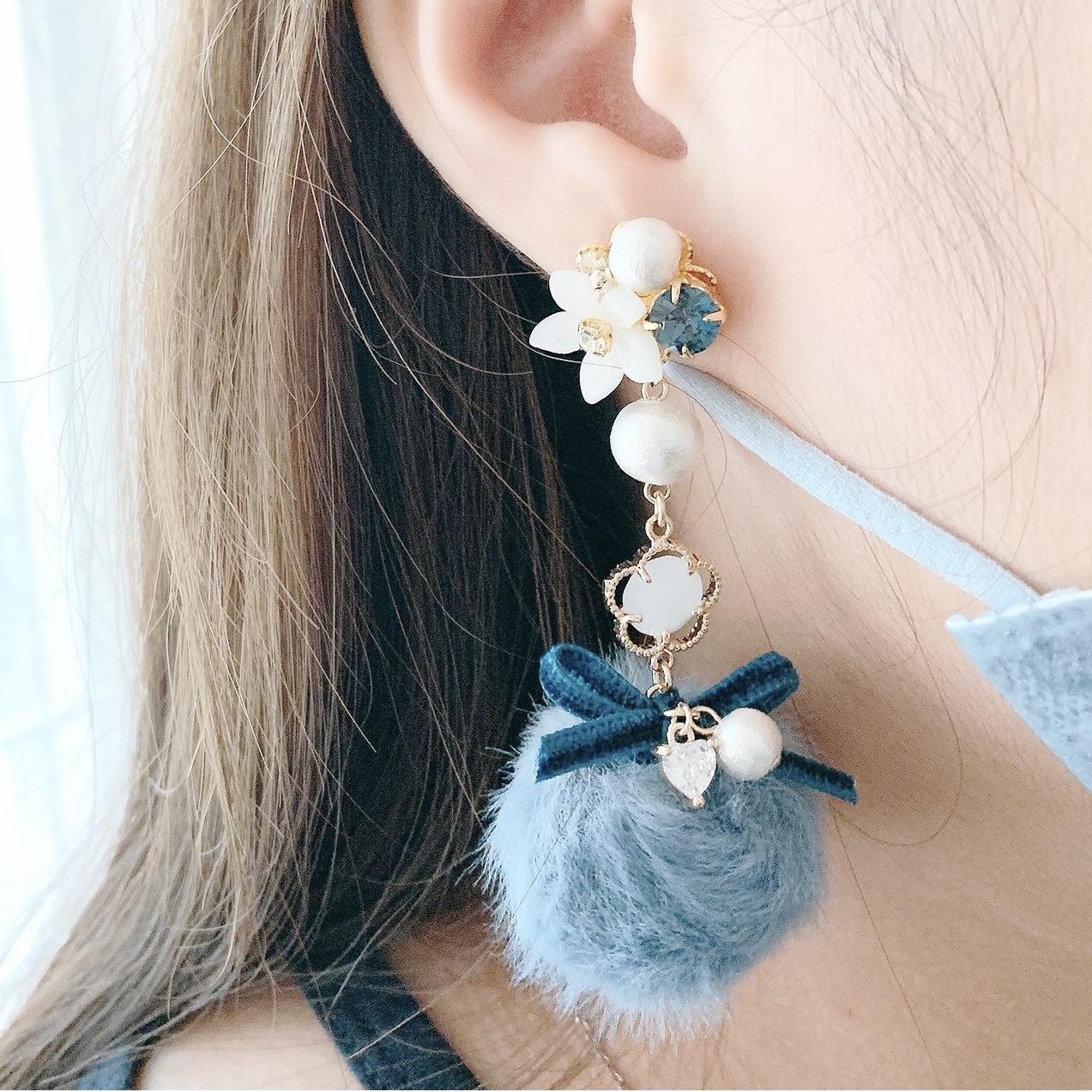 全3色》ベロアリボンとファーボール フラワービジュー ピアス