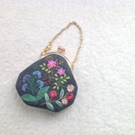 【訳あり　口金内側に細かな傷】リネンと野の花刺繍の豆がま口3