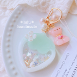 【New】Strawberryくまちゃんのシャカシャカキーホルダー　ハンドメイドレジン　いちご　キーホルダー　ハンドメイドキーホルダー　お花　クリスマス　クリスマスプレゼント　ギフト　テディベア　