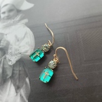 西ドイツヴィンテージグラスカボションピアス-Emerald green & Chrisolite-