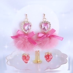 ハートビジューとふわふわいちごのピアス🍓イヤリング