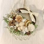 大きめコニファーグリーンのクリスマスリース（英字新聞を添えて）