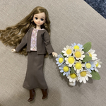 お値下げ！リカちゃんサイズ　カーキのスーツとブラウスのセット