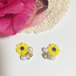 再販☆ひまわりとビジュー☆パールと一緒に♡ピアス イヤリング
