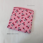 【送料込   中身のクッション付】30×30サイズ ･.｡*･いちご×ピンクドット    座布団カバー＆クッション(カバーのみ、サイズオーダー可)