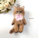 【新作】 羊毛フェルト 猫 チンチラゴールデンのキーホルダー