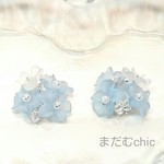 天使のウインク♡Icy Blue Flower Bouquetピアスorイヤリング【再販 】
