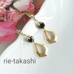 ブラック×ゴールド  雫メタルとガラスが揺れるピアス   