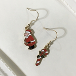 🎄クリスマス🎁小さなサンタさんアシンメトリー ピアス