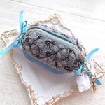 りぼんbonbonぽーち ～刺繍リボン～(ブルー×グレー)