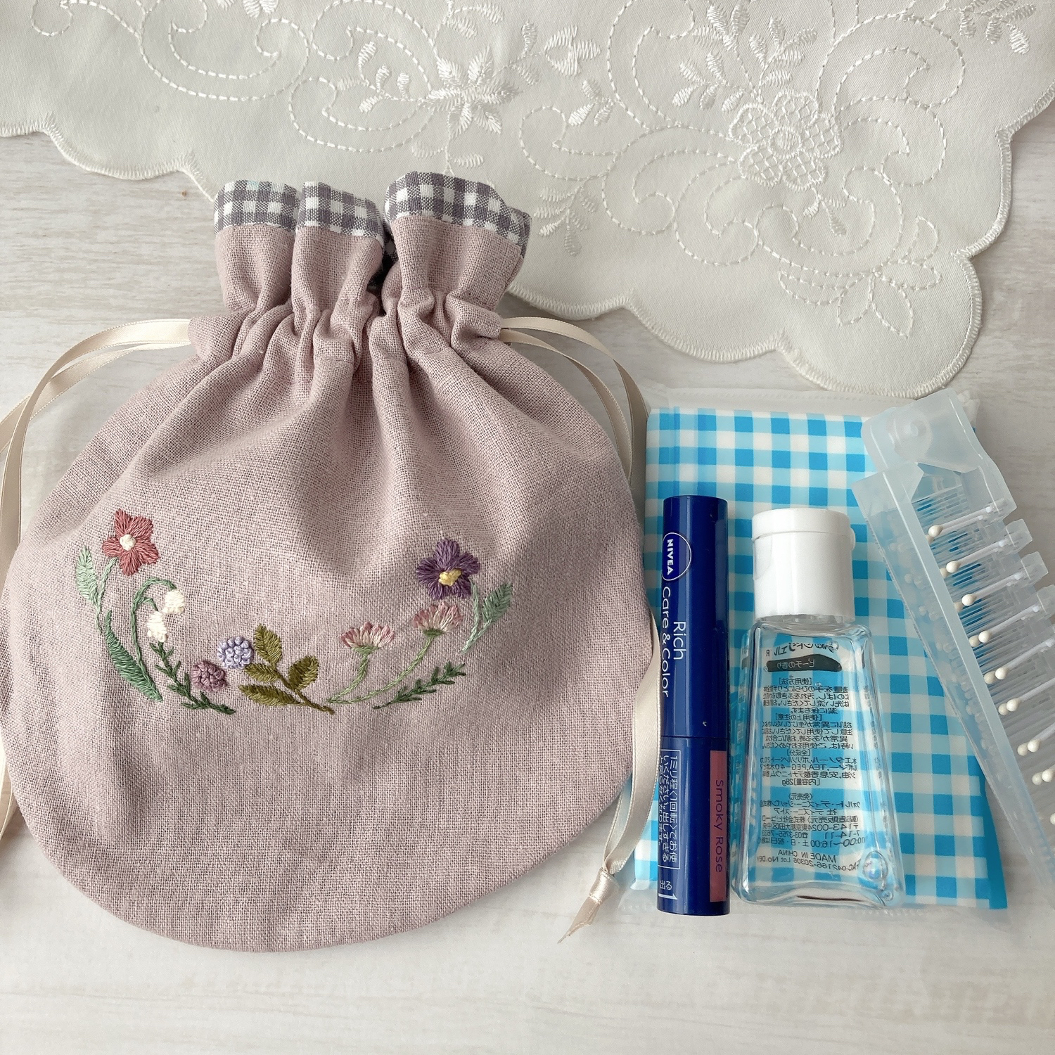 ふんわり色とりどりのお花刺繍巾着袋 - Bouquet handmade