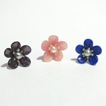 ガラスの花　スタッドピアス（オペーク）