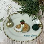 11/16 21時〜販売開始【セミオーダー】🎄プイプイクリスマス🎄モルモットプレゼント隊の手刺繍ブローチ