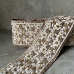 [♡ピンクベージュ] インド刺繍リボン　花　インド刺繍　スパンコール　刺繍リボン　リボン　りぼん　※10月8日よりゆうパケットにて発送となります。