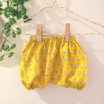 80サイズ✳︎キッズ＆ベビーかぼちゃパンツ✳︎お花を育てる柄イエロー