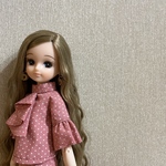 リカちゃんサイズ　袖フリルのピンクブラウスとマーメイドスカートのスーツ