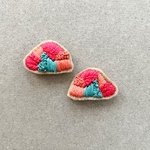 apricot×pink刺繍ピアス