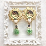 猫とヴィンテージ ビーズのアクセサリー　ピアス　イヤリング　ブローチ　昭和レトロ　レトロ　レトロポップ　ファンシー　木製　グリーン