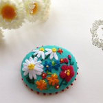 空色チロル　＊　刺繍ブローチ