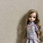 リカちゃんサイズ　薄いパープル花柄のふんわりスカートのスーツ　ジャケットのおまけ付き