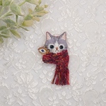 【11/20(日)19:00〜販売予定】猫の刺繍ブローチ  〜マフラー猫 in リスちゃん〜