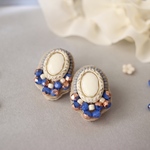 ビーズ刺繍𓍯キラキラblueアンティーク風ピアス