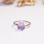 透き通る青紫のリング