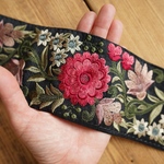 【55㎝カット済み】シルク刺繍リボン　【ブラック×レッドフラワー】
