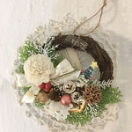 コニファーグリーンのクリスマスリース7（英字新聞を添えて）