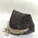キラキラ★底まで見えるパール口金の小さなポーチ！