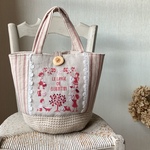 アイボリー毛糸*願いを込めて*子供のお手伝い*刺繍*赤ラインリネン大き目かごバッグ